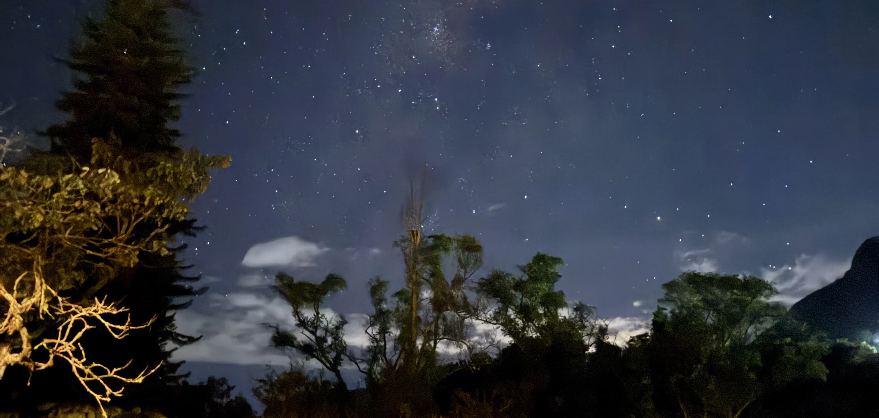 Cielo estrellado y Vía Láctea sobre AlmazewÁ Luxury Wellness BioHotel en Ubaque, Cundinamarca