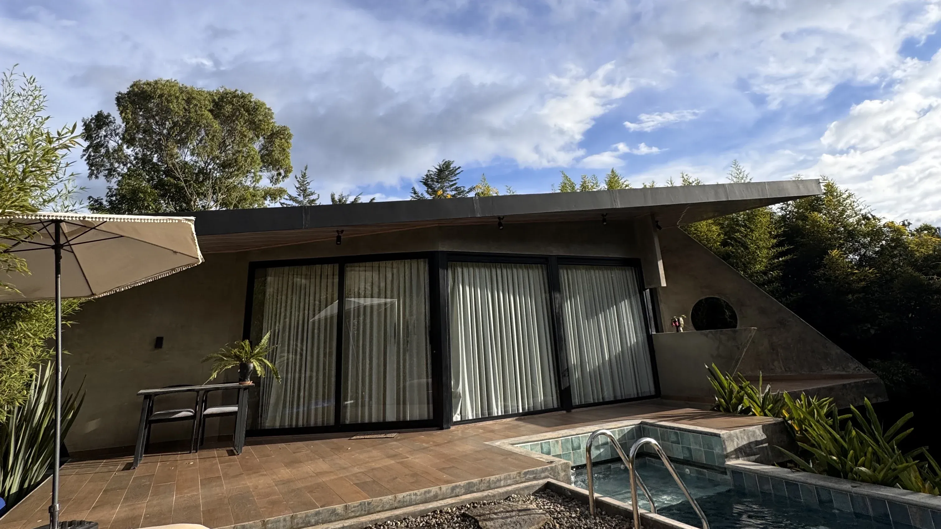 Tyzhy Ville, terraza y piscina climatizada frente a las montañas de Ubaque